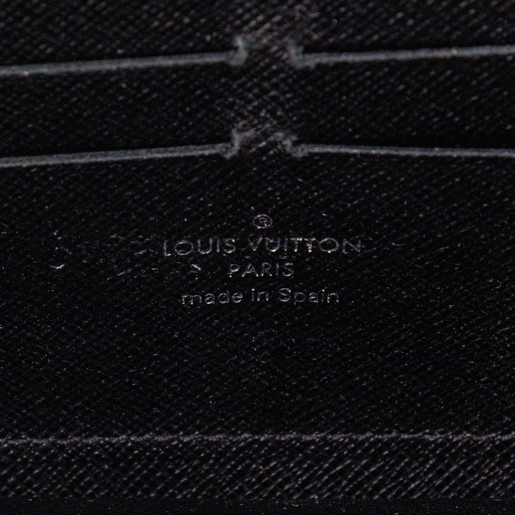 Louis Vuitton, a "Zippy" wallet.