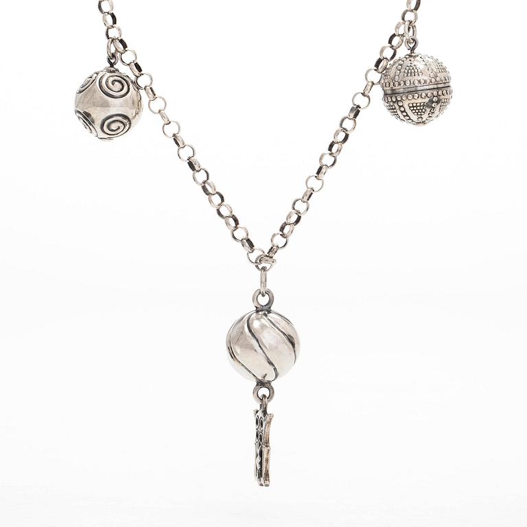 Kalevala Koru, kaulakoru, sterlinghopea. Helsinki 1970-luku.