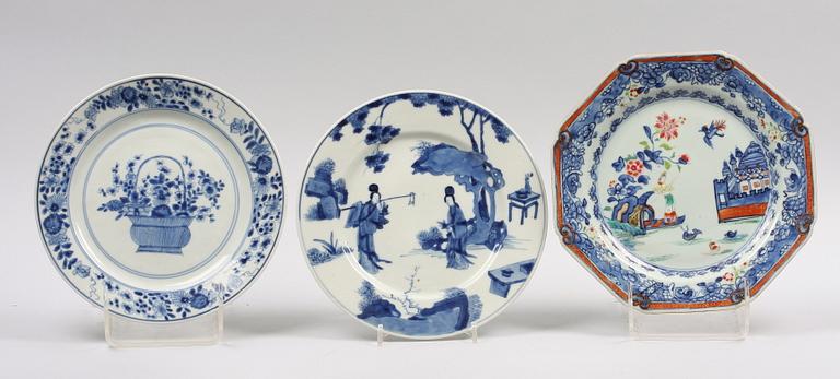 TALLRIKAR SAMT FAT, 5 delar, porslin, Qianlong, Kina, 1700-tal.