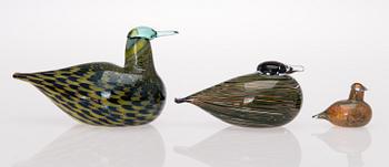 THREE GLASS BIRDS, signed O. Toikka Nuutajärvi.