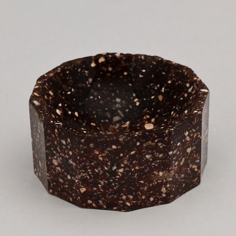 SALTKAR, porfyr, empire, 1800-talets första hälft.