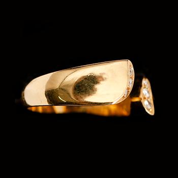 RING, 18 k guld, briljantslipade diamanter, Stockholm 1986. Total vikt 5 gram.