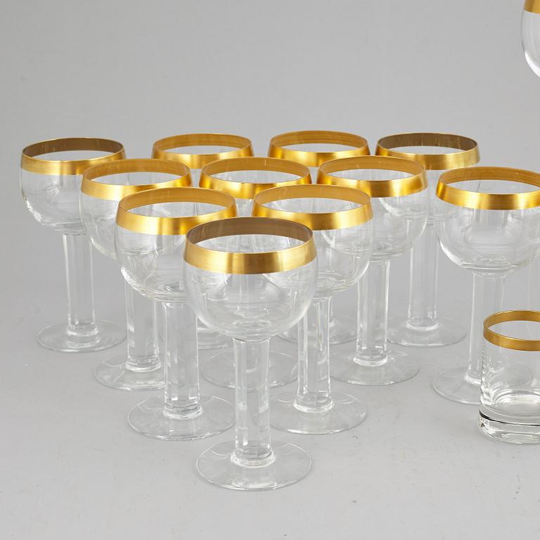 A set of 25 (13+12) Gunnar Cyren wine glasses, Orrefors, Sweden.