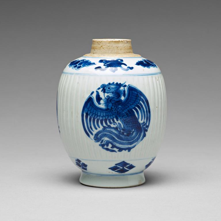 URNA, porslin. Qingdynastin, Kangxi (1662-1722).