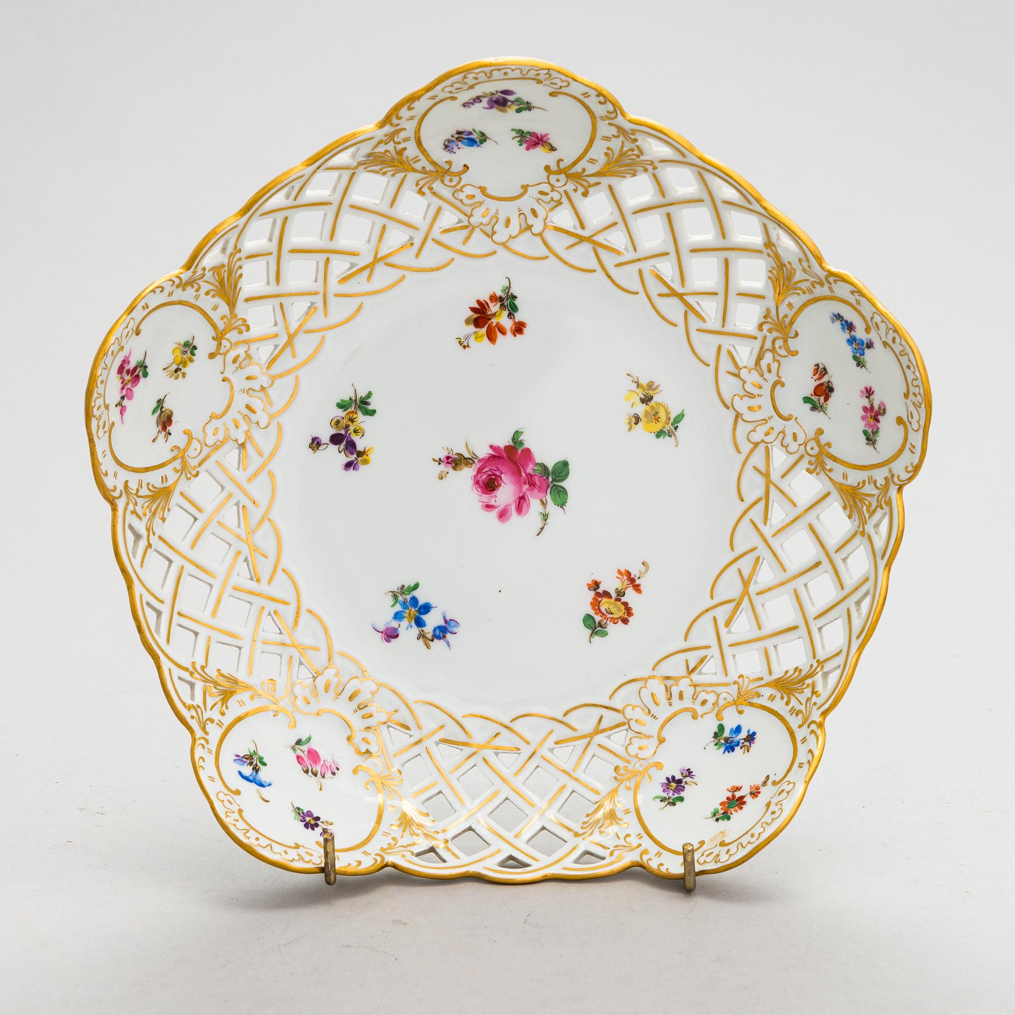 A 38-piece Meissen porcelain coffee set. 20th century.