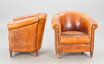 CLUBFÅTÖLJER, ett par, 1900-talets slut.