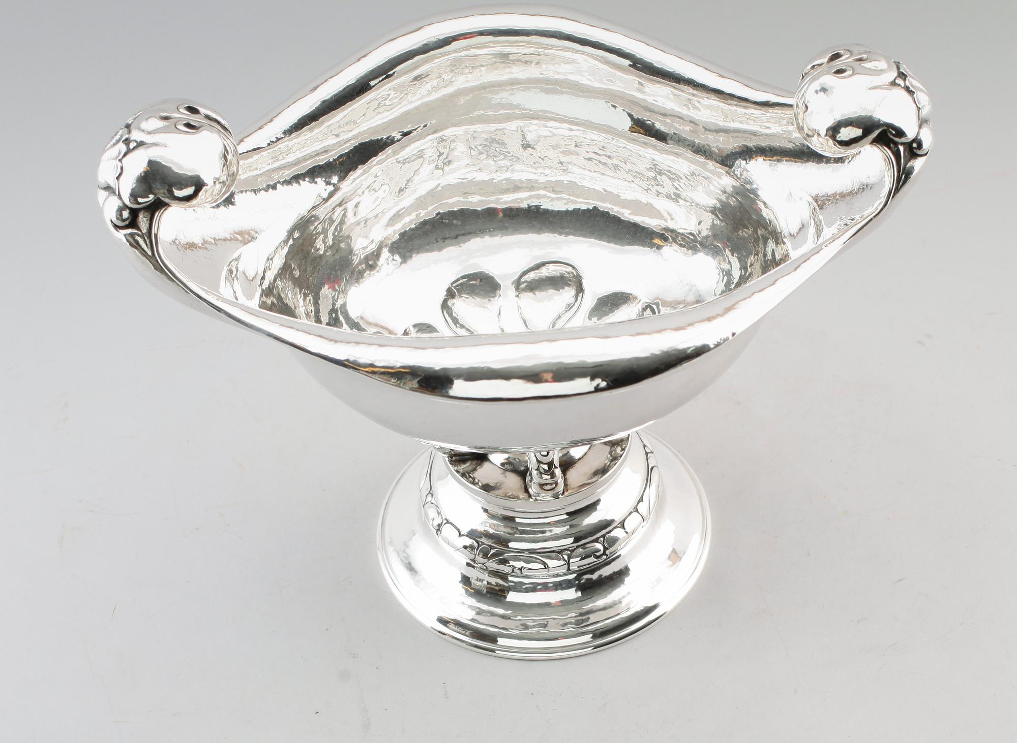 SKÅL, silver, CG Hallberg, Stockholm 1918. Vikt ca 1849 g.