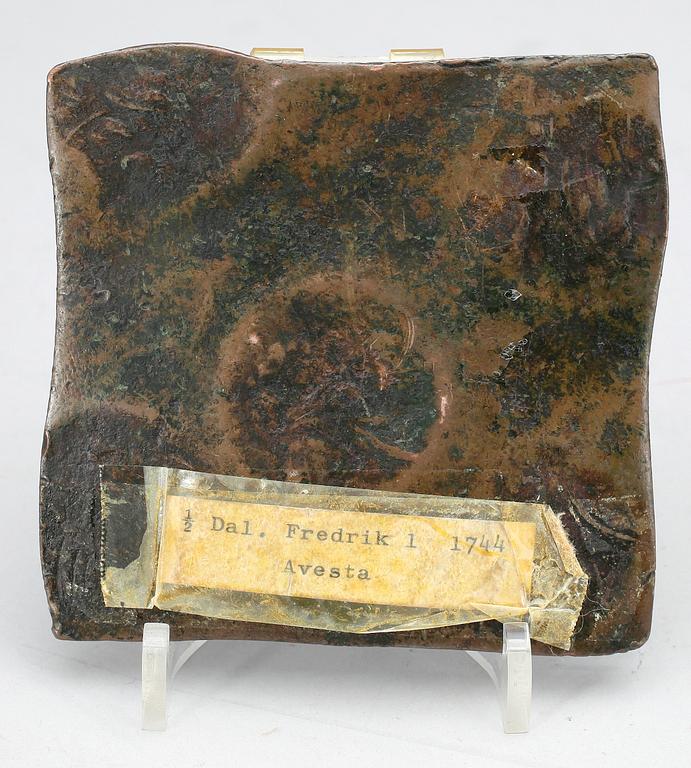 PLÅTMYNT, koppar, 1/2 daler silvermynt, Fredrik I av Sverige, 1744.