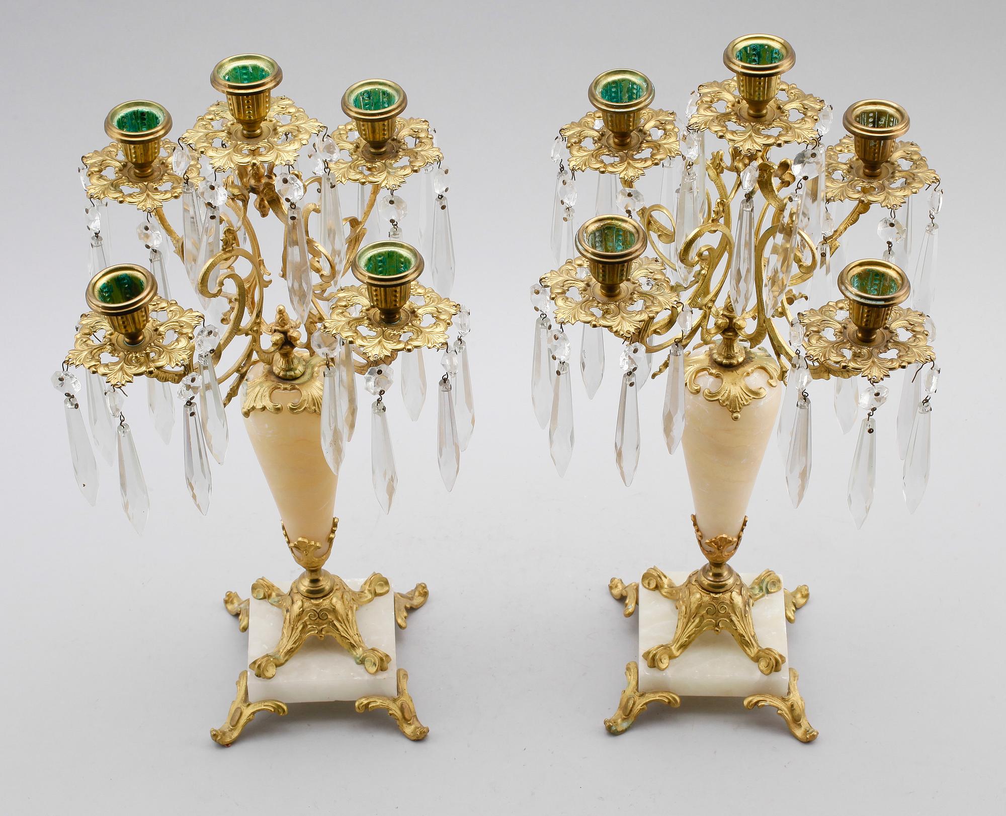 KANDELABRAR, 1 par, alabaster och förgylld mässing,  nyrokoko, 1800-talets andra hälft.