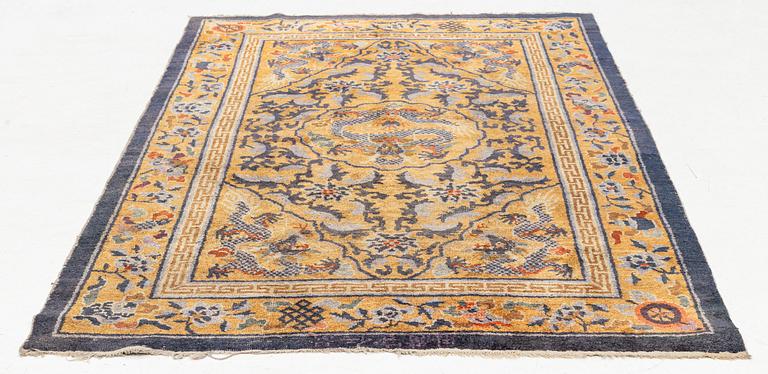 An antique Imperial silk 'Five dragon' palace rug, Qing dynasty, 1880. Measure approx. 238 x 154.5 cm.