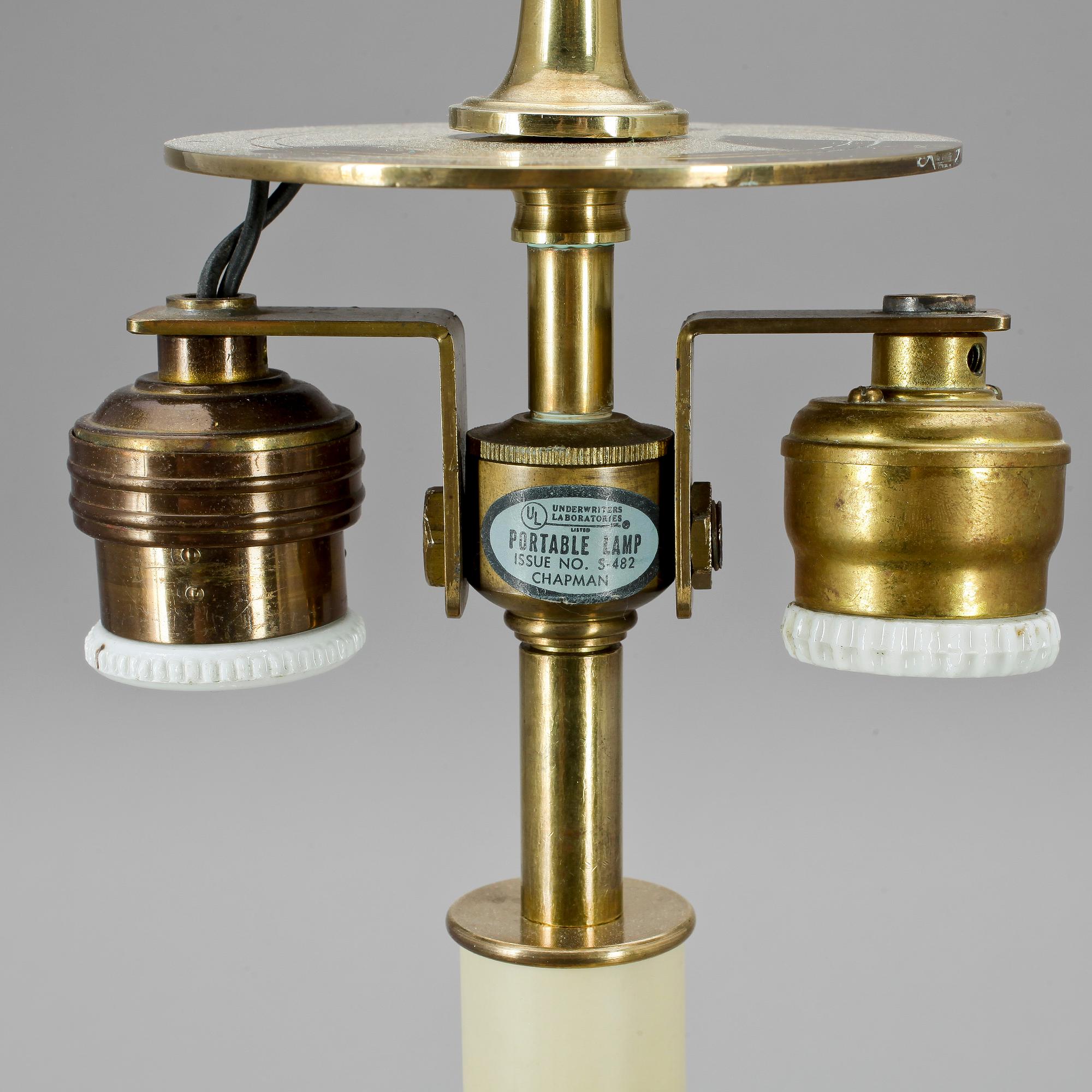 BORDSLAMPA, mässing, S-482, Chapman, 1900-talets första hälft.