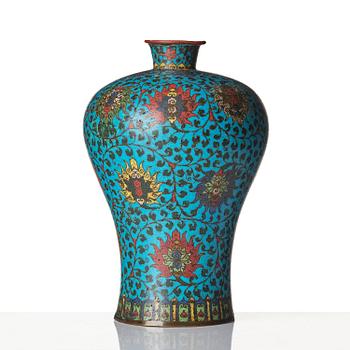 A cloisonne 'lotus' vase, Meiping, late Ming dynasty, 17th century.