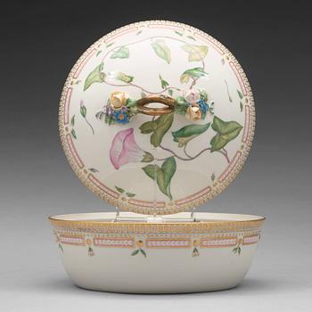 269. A Royal Copenhagen 'Flora Danica' tureen with cover, Denmark, 20th Century.