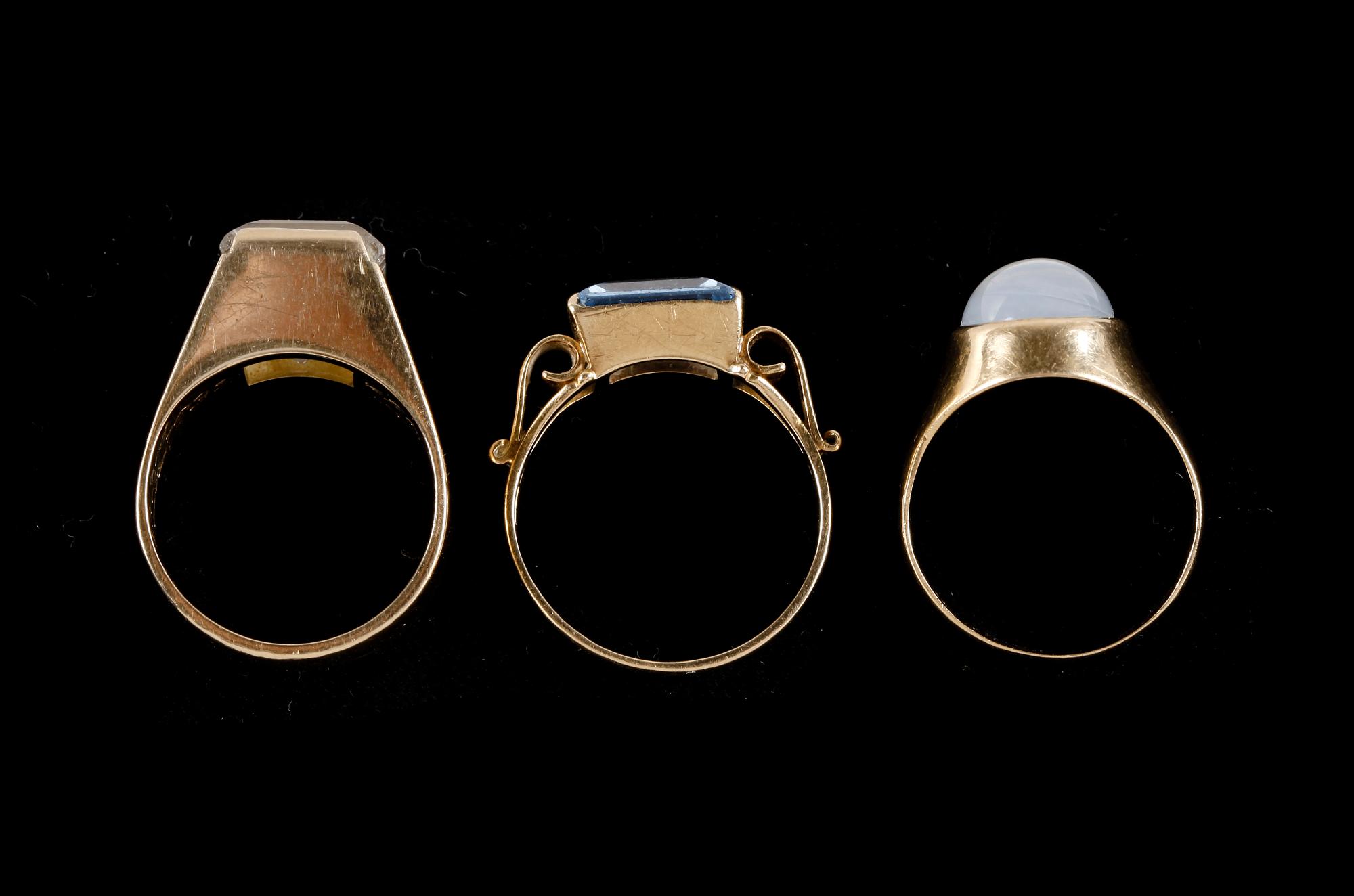 RINGAR, 3st, 18k guld med stenar. Tot.vikt 17,2g.