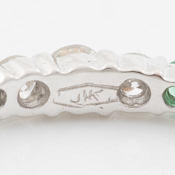 Ring in 18K white gold with brilliant-cut diamonds and emeralds.