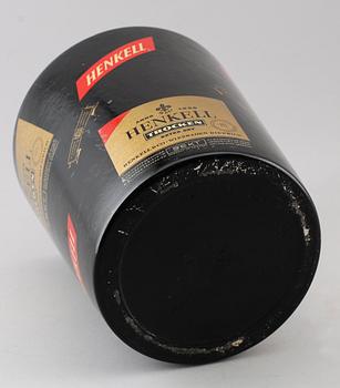 CHAMAPGNEKYLARE, kompositmaterial, Henkell Trocken, Tyskland, 1900-talets andra hälft.