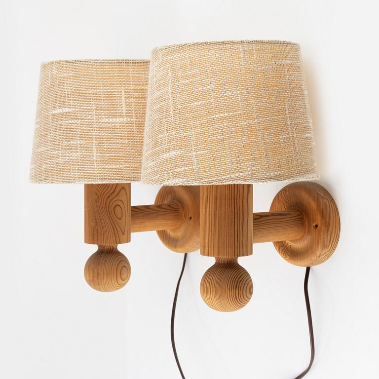 Uno & Östen Kristansson, a pair of pine wall lamps, Luxus, 1970s.