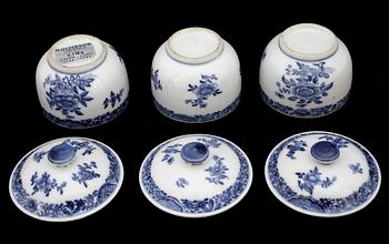 CREMEKOPPAR, 3 st, porslin, Qianlong, Kina 1700-tal.