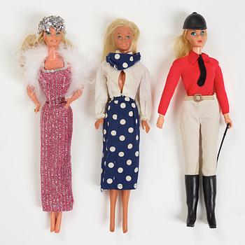 A set of 8 barbiedolls and accessories from the 1956's/-70's.