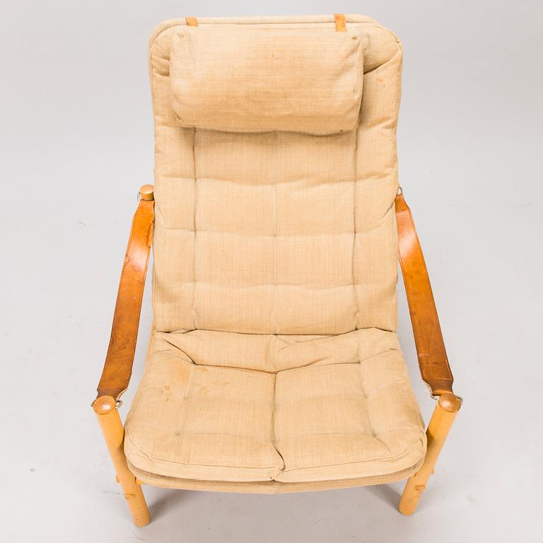 BROR BOIJE, A pair of 'Junker' easy chairs and an ottoman for Dux, Sweden, latter half of the 20th Century.