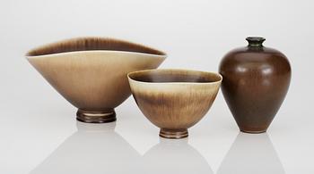 989. SKÅLAR, 2 st samt VAS, stengods. B.Friberg, Gustavsberg.