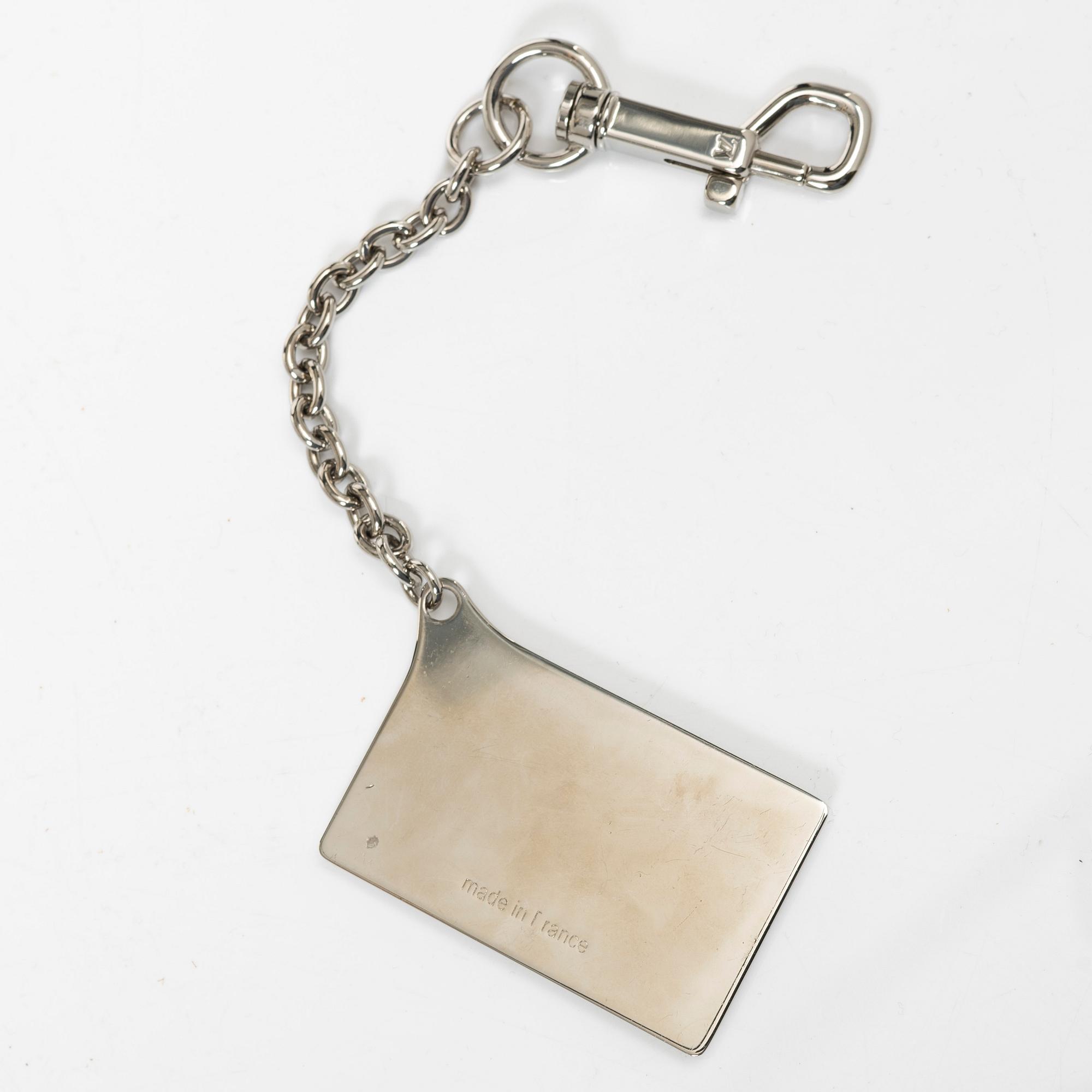 Louis Vuitton, Translation: "bag charm and case with incense".