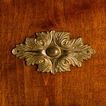 PIEDESTAL, Mahognyfanerad, tidigt 1900-tal.