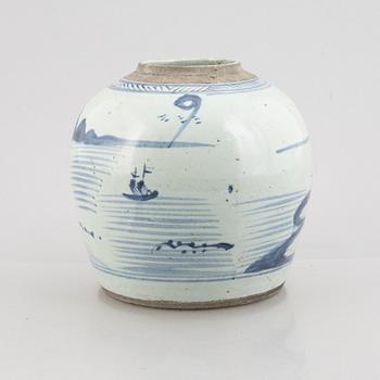A blue and white porcelain pot, China, Qing dynasty, 19th century.