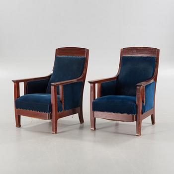 A pair of jugend armchairs from the early 20th century.