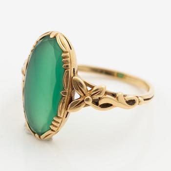 Ring 18K guld med grön sten.