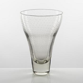 Gunnel Nyman, a glass vase, Nuutajärvi Norsjö, Finland, 1948.