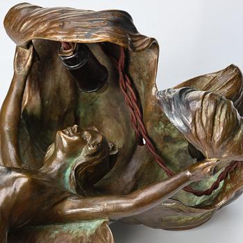 Sven August Adolf Jonsson, an Art Nouveau patinated bronze table lamp, AB Förenade Konstgjuterierna, Stockholm ca 1900.