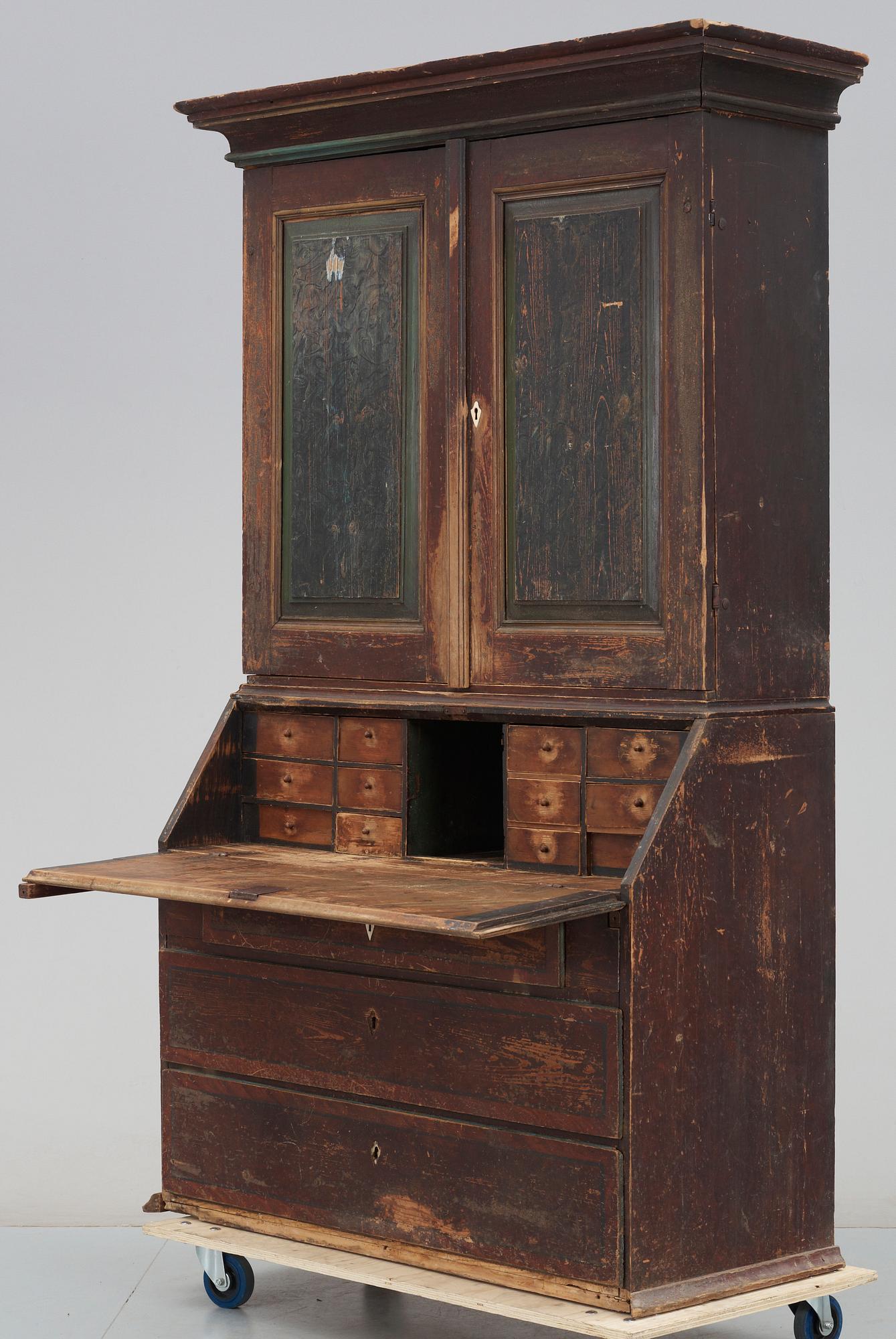 SKRIVSKÅP, allmoge, bär dat 1846.