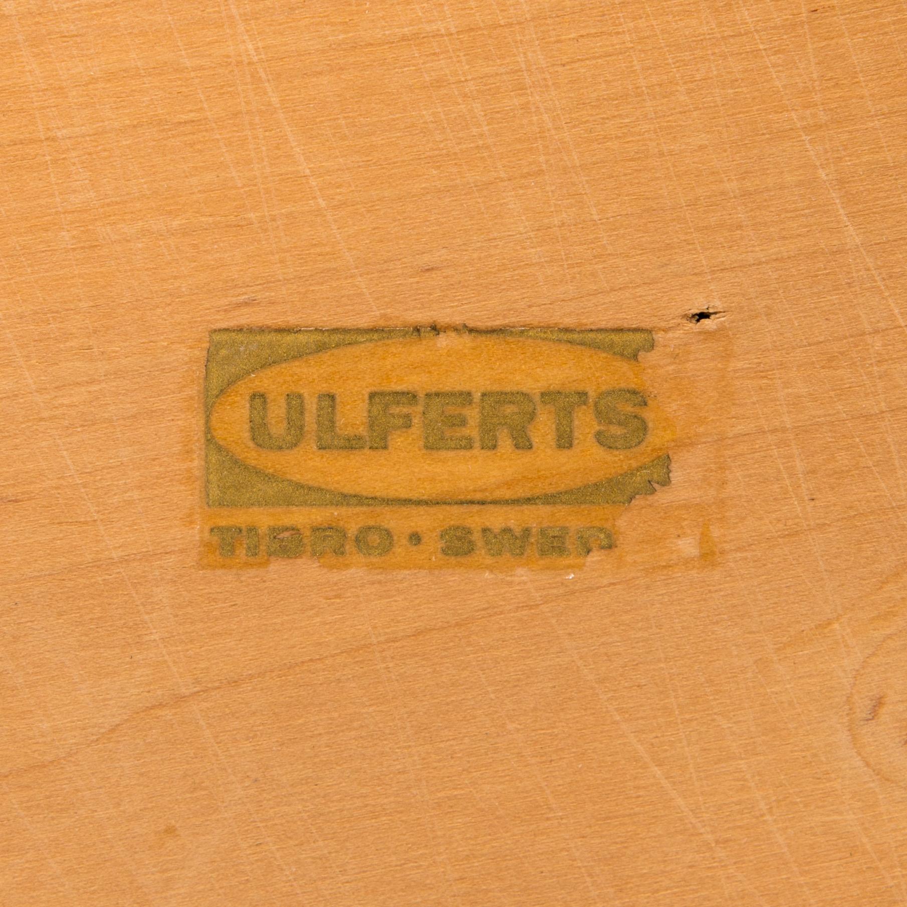 Matbord och fyra stolar, Ulferts i Tibro, omkring 1900-talets mitt.