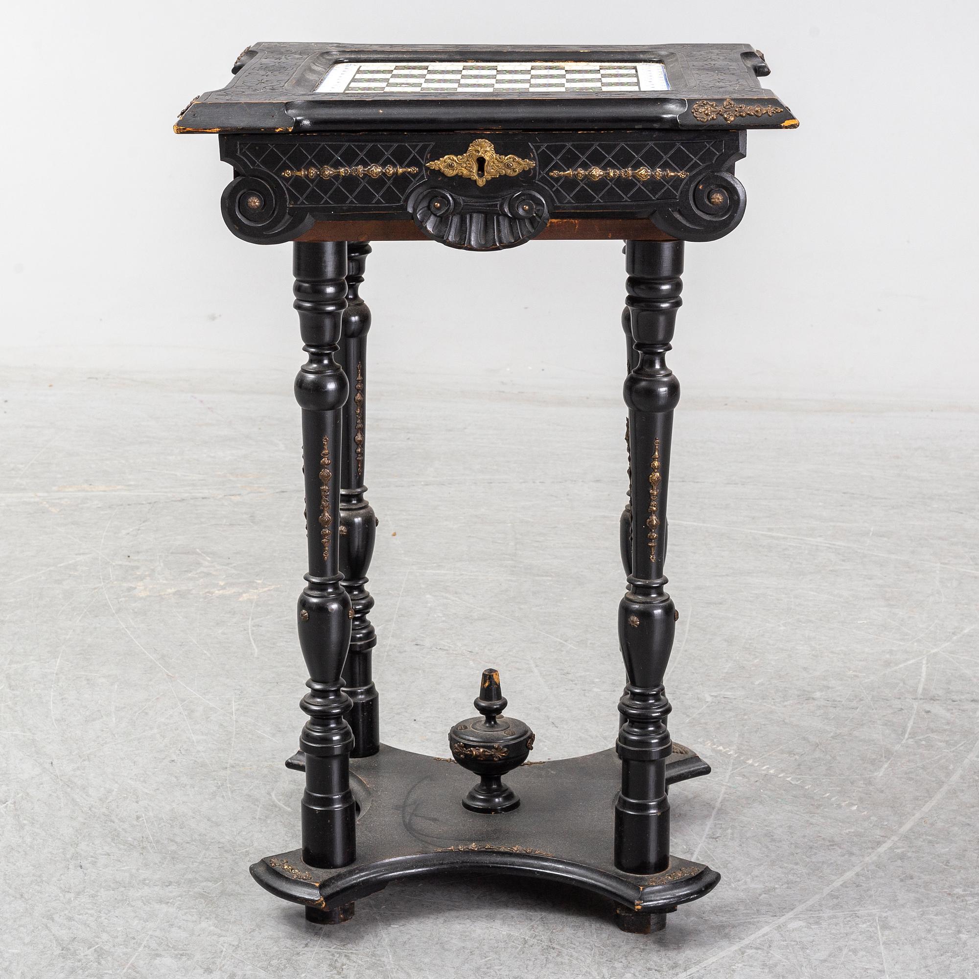 A porcelain and wooden mounted chess table, late 19th century.