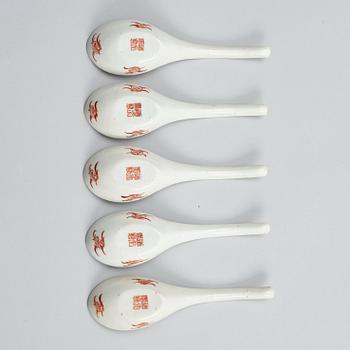 A group of five famille rose spoons, Qing dynasty, 19th Century.