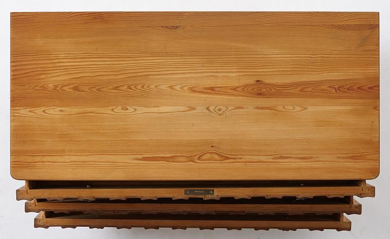 Göran Malmvall, probably, a Swedish Modern pine chest of drawers, Karl Andersson & Söner Möbelfabrik, mid 20th century.