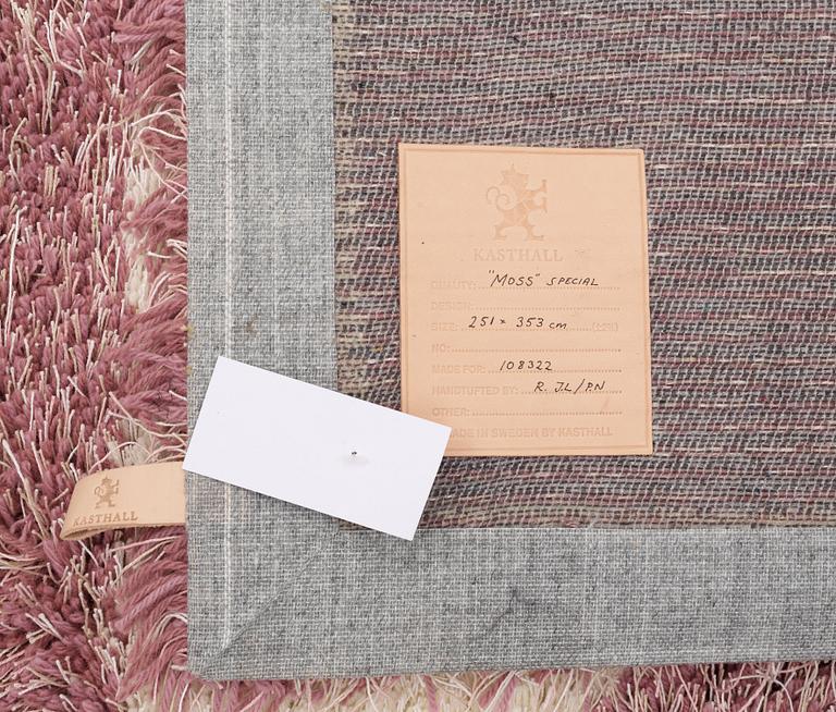 Ulf Rollof, CARPET. "THE ART OF WAR SUN TZU". Tufted in 2010. 248 x 352 cm. Ulf Rollof, Sweden, born in 1961.