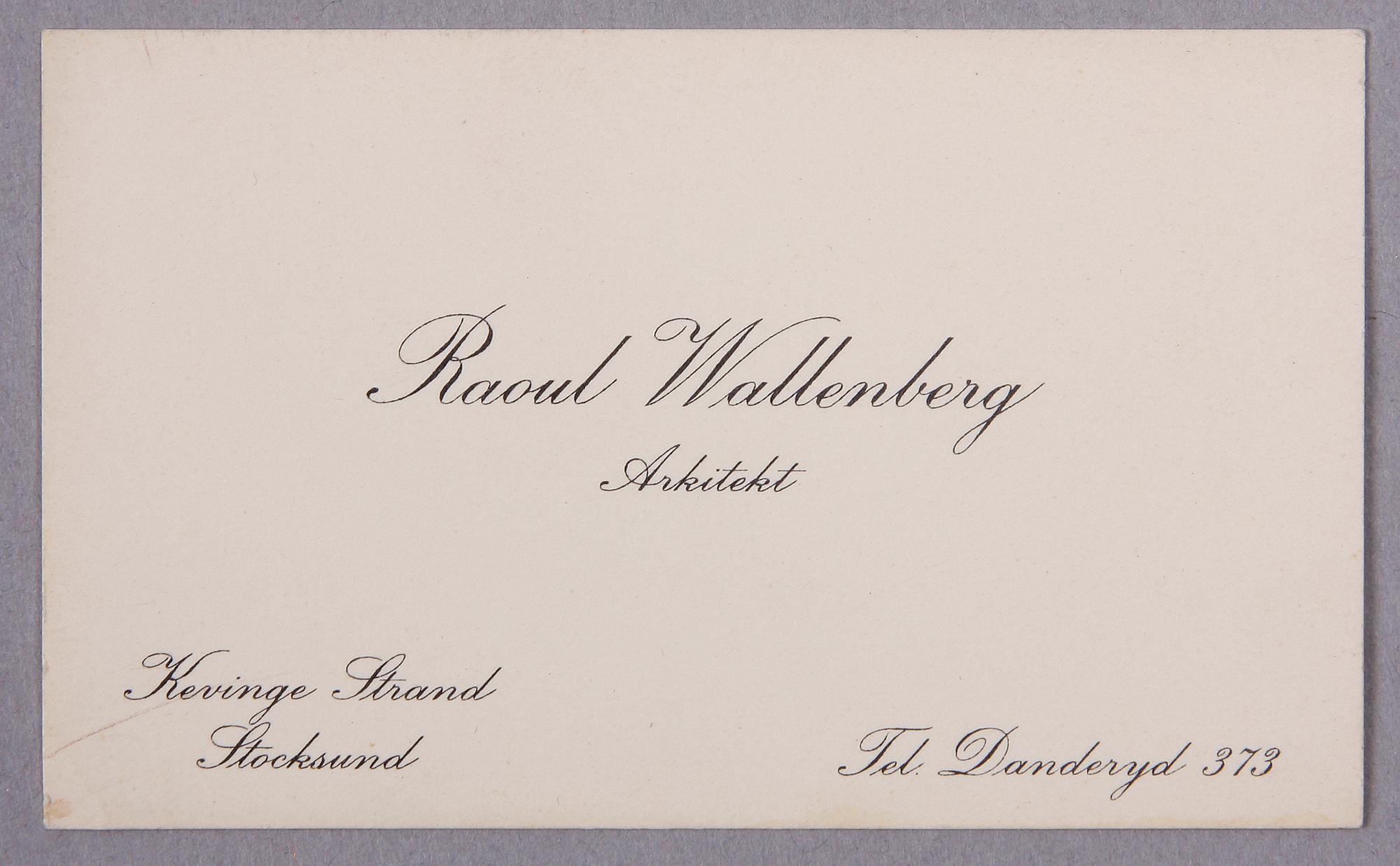 JULKORT SAMT VISITKORT/CHRISTMAS CARD AND BUSINESS CARD, med Raoul Wallenbergs autograf.