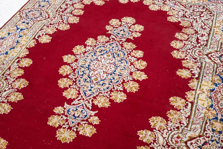 Carpet, Kirman, 314 x 220 cm.