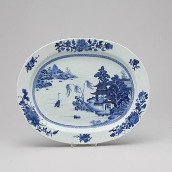 STEKFAT, porslin, Kina, Qianlong (1736-1795).