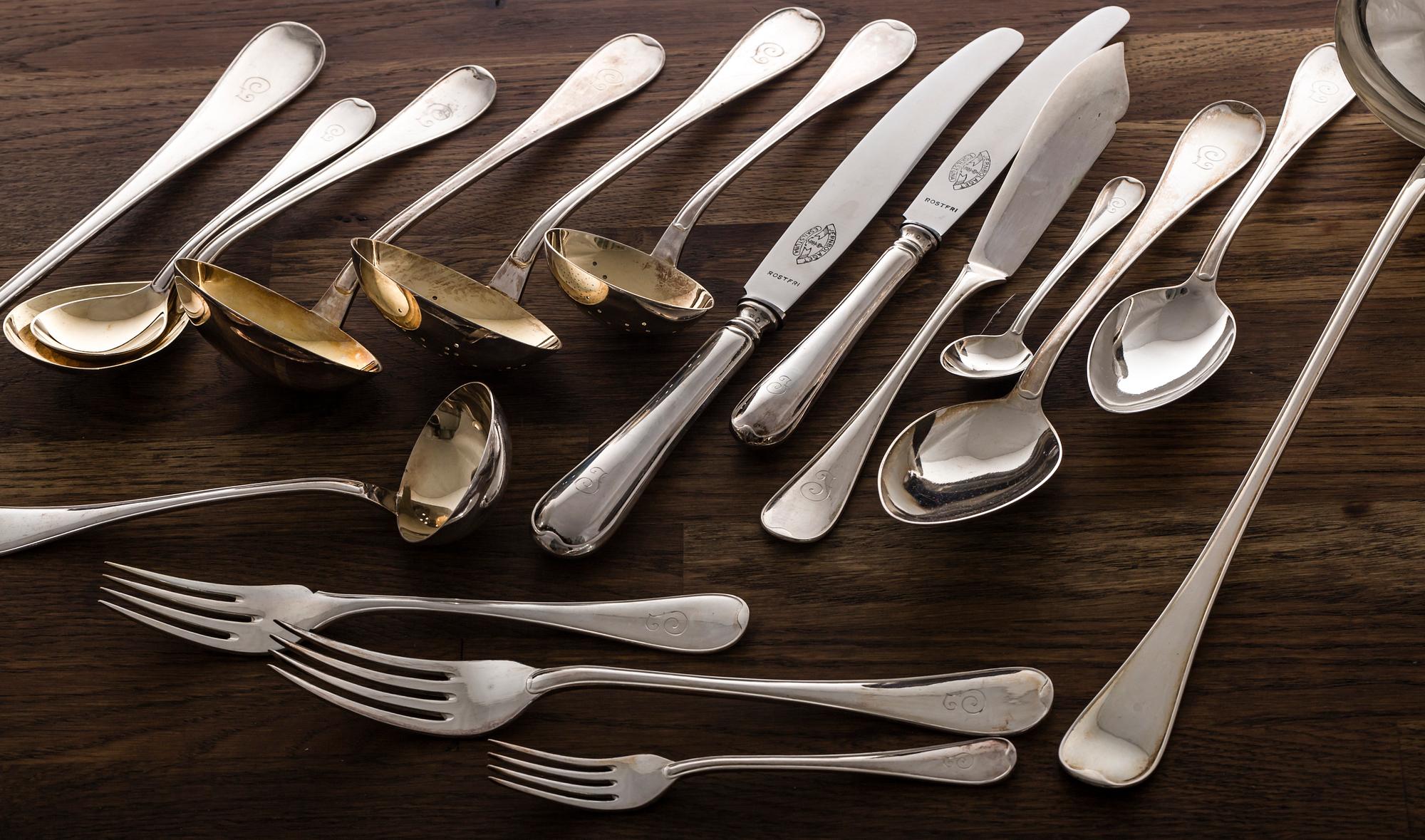 BESTICK, 208 dlr, "Svensk", silver, 1920-tal, total vikt inkl rostfria knivskaft ca 9000 g.