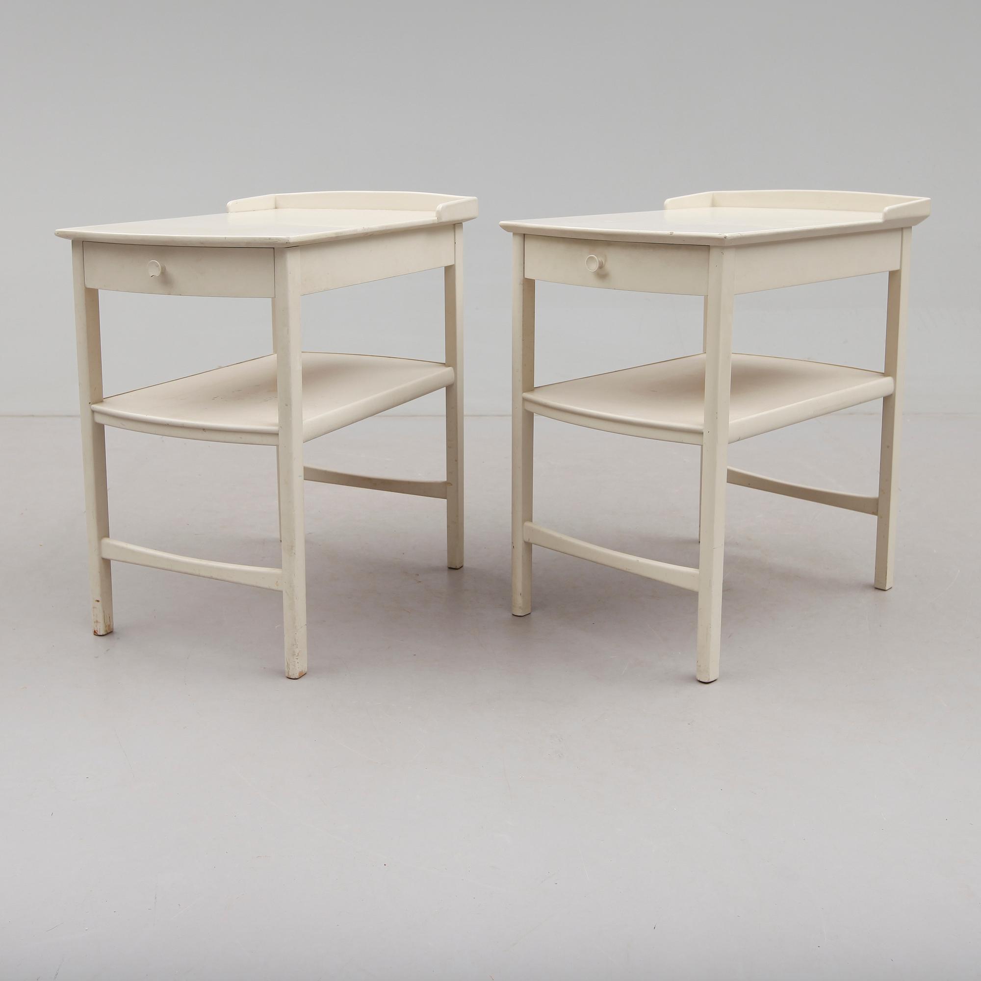 SÄNGBORD, 1 par, Carl Malmsten, Bodafors, 1962 & 1963.