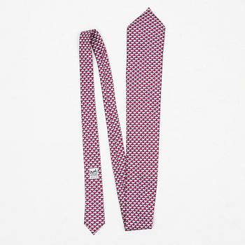 Hermès, a silk tie and two pocket squares.