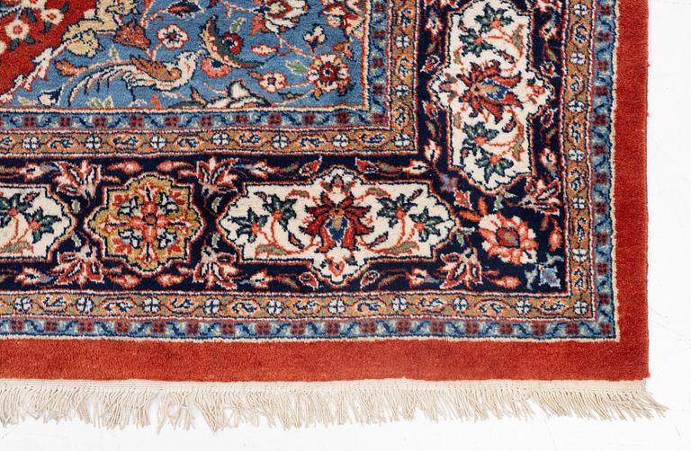 A Sarouk carpet, c. 330 x 215 cm.