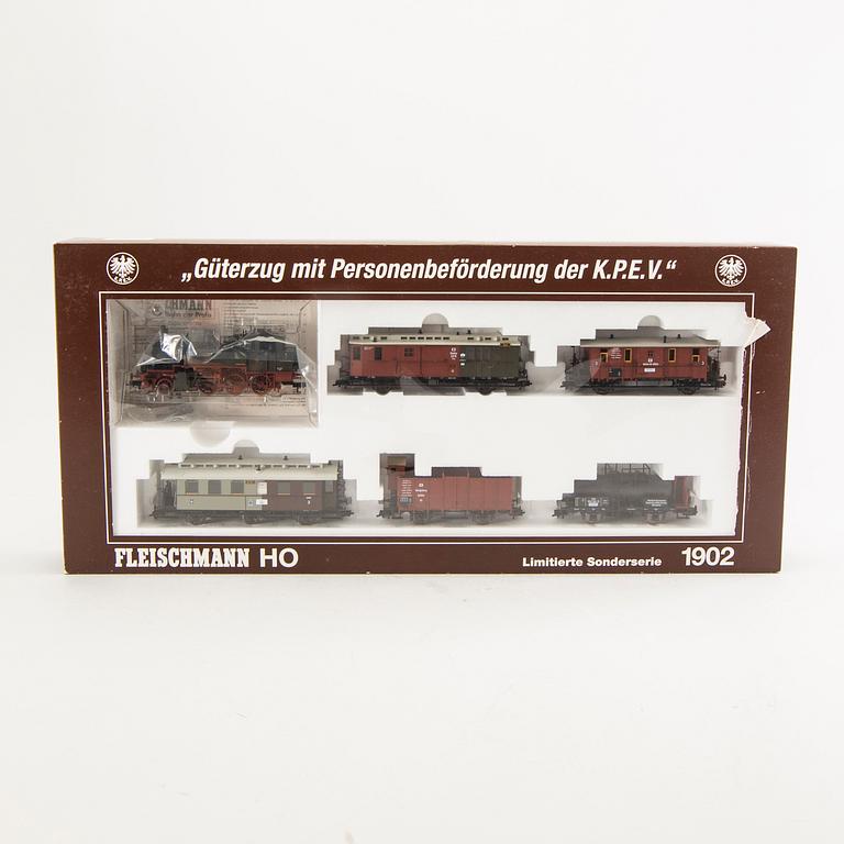 Fleischmann, 4 tågset, 1902, 1903, 1885 samt 391102, H0.