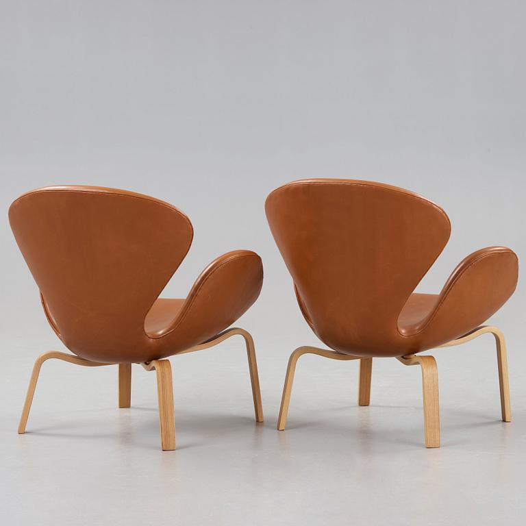 Arne Jacobsen, A pair of 'Swan' easy chairs, Fritz Hansen, Denmark 1966.