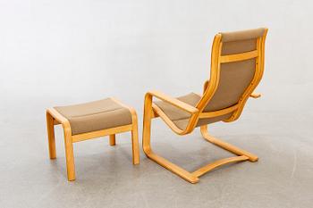 Yngve Ekström, Armchair with footstool "Lamello", Swedese, later part of the 20th century.