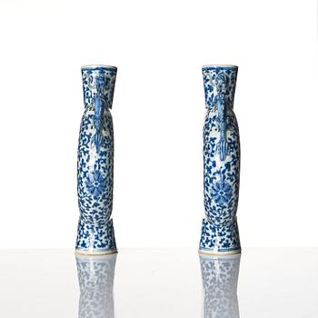 A pair of blue and white moon flasks, Qing dynasty, 19th century.