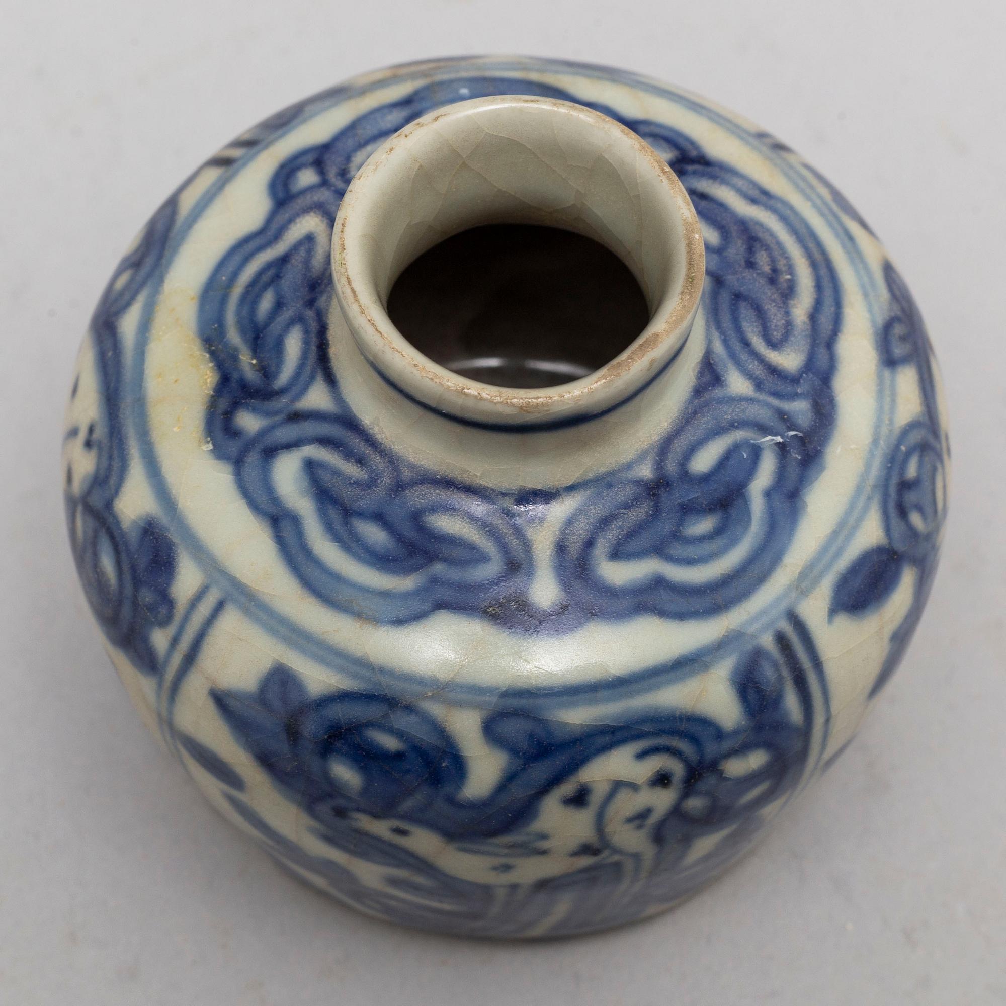 VAS, porslin. Mingdynastin, Wanli (1523-35).